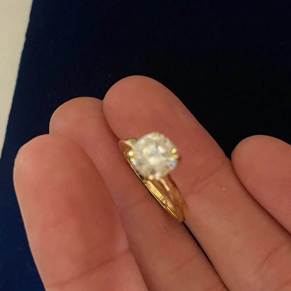 Vtg 14K solid Gold 1 Stone Cubic Zirconia Wedding engagement solitaire ring